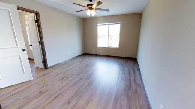 Building Photo - 708 S Deer Hvn St