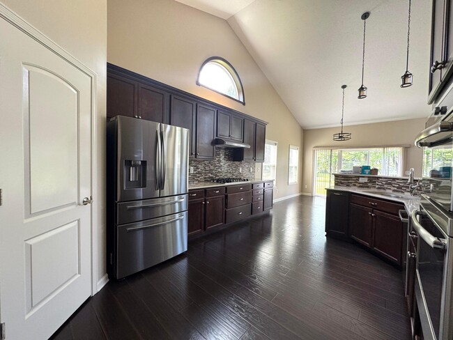 Building Photo - 1166 Lenox Ct