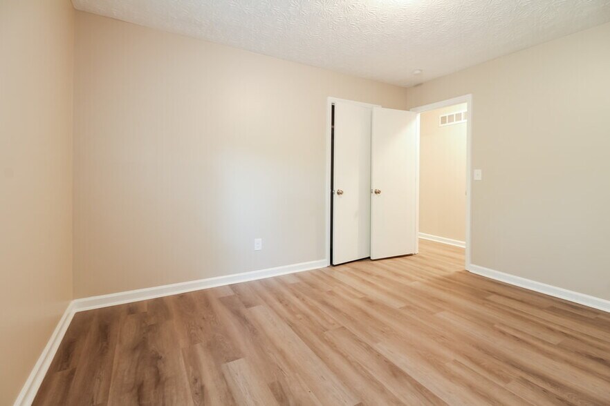 Building Photo - 1013 Summer Pl NW