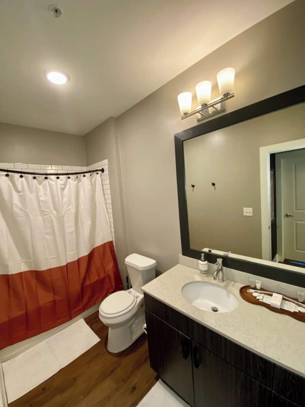 Building Photo - 2470 Cheshire Bridge Rd NE