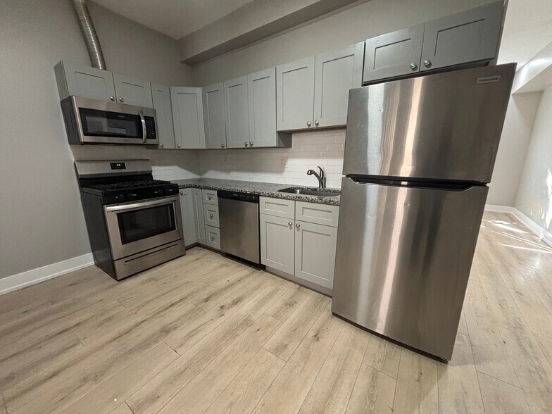 Primary Photo - 3850 W Hirsch St