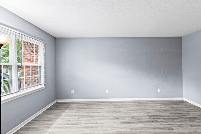 Building Photo - "Charming 2-Bed Condo in Greensboro with Spacious Layout, community clubhouse and POOL!"