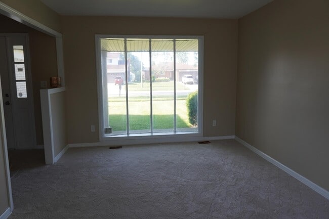 Building Photo - 4415 Fox Hill Dr