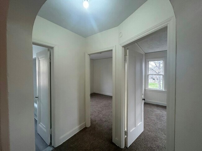 Building Photo - 4401 Buckingham