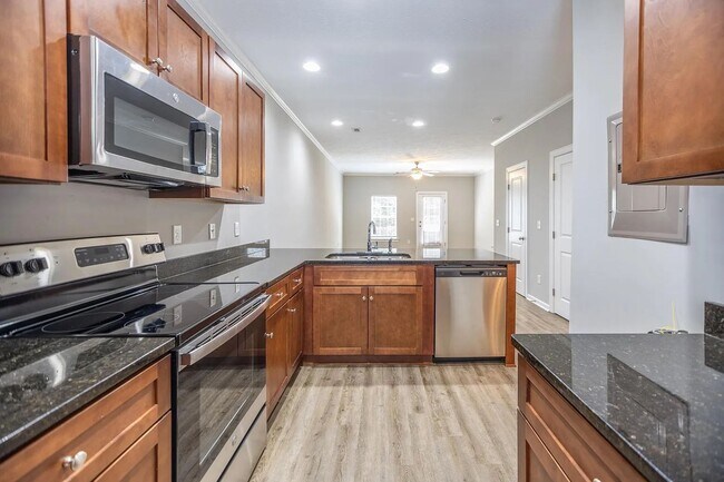 Building Photo - Adderman Pointe Townhomes