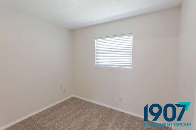 Building Photo - Charming 3-Bedroom Home in Moore with Spac...