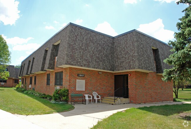Building Photo - Lincoln Manor Senior Apartments