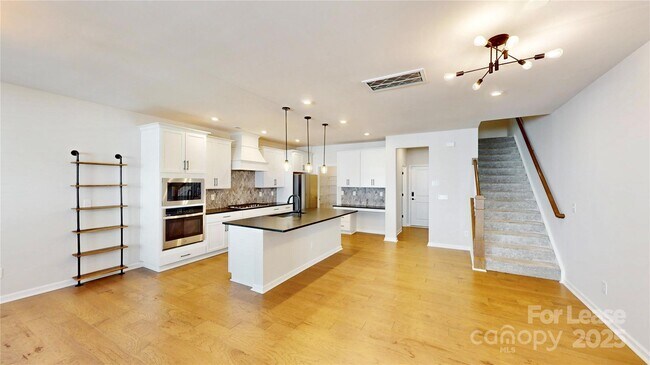 Building Photo - 509 Myrick Aly