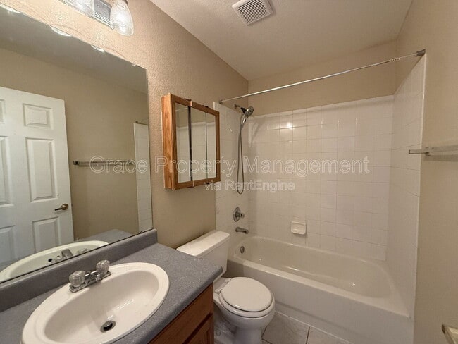 Building Photo - 2830 Calkins Pl