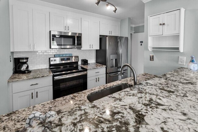 Building Photo - 202 75th Ave N