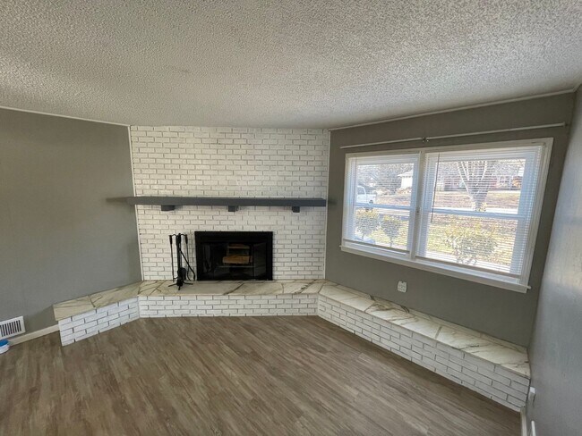 Building Photo - What a Beautiful home at 2500sq ft!  A cha...