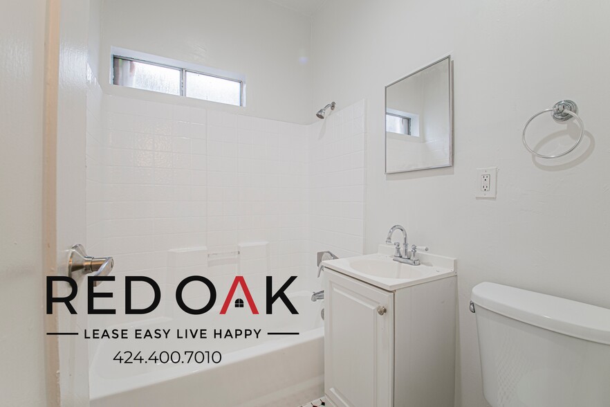 Building Photo - 4811 Melrose Ave