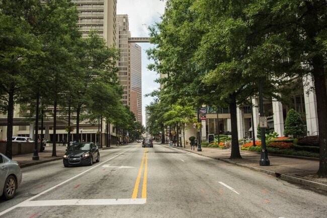 Building Photo - 300 W Peachtree St NW