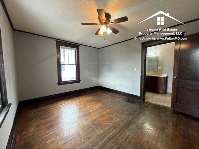 Building Photo - 302 W 6th St