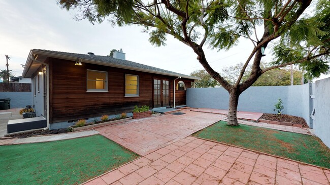 Building Photo - 3 Bedroom Home on Coroner Lot, Near Corona...