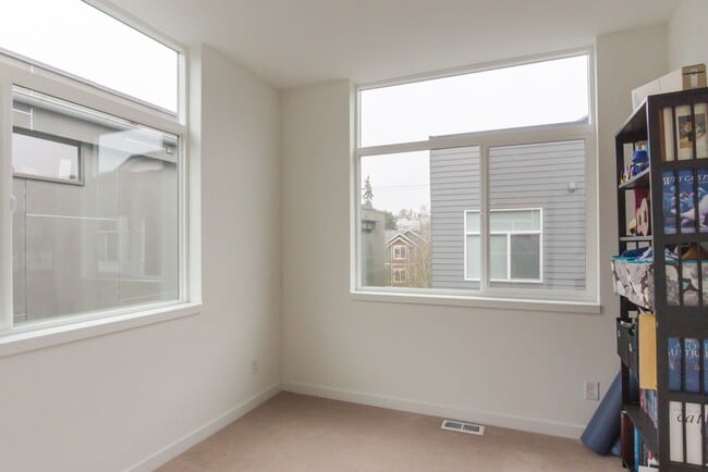 Building Photo - 3Bd/3Ba Seattle Townhouse