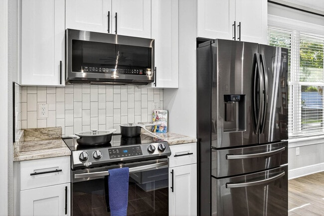 Building Photo - 1826 Beachway Ln