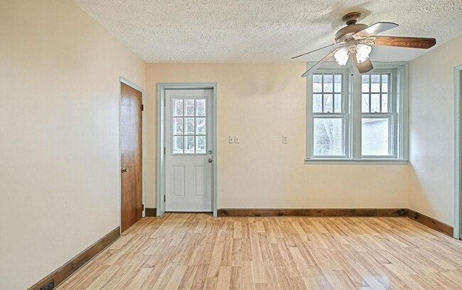 Building Photo - Beautiful 3 Bedroom, 1.5 Bath in Colonial West York!