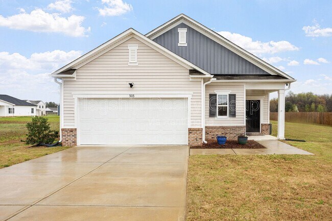Building Photo - 303 Kenison Way