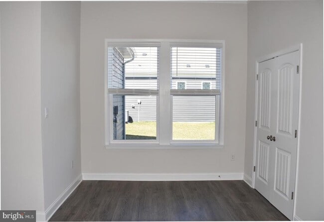 Building Photo - 24243 W Cypress Wy