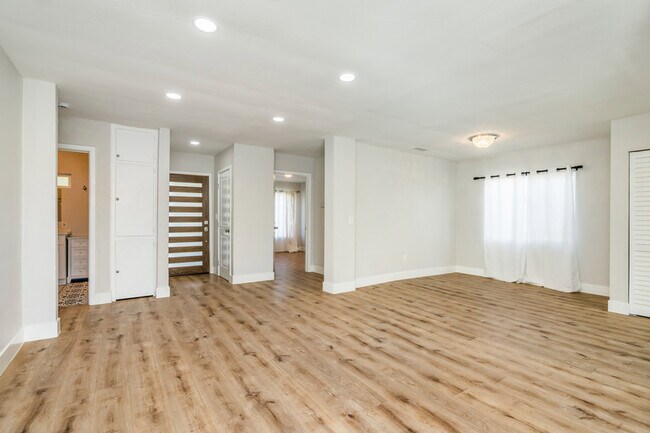 Building Photo - 6714 Amigo Ave