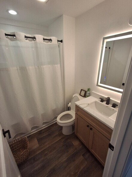 Building Photo - 23 Handy St