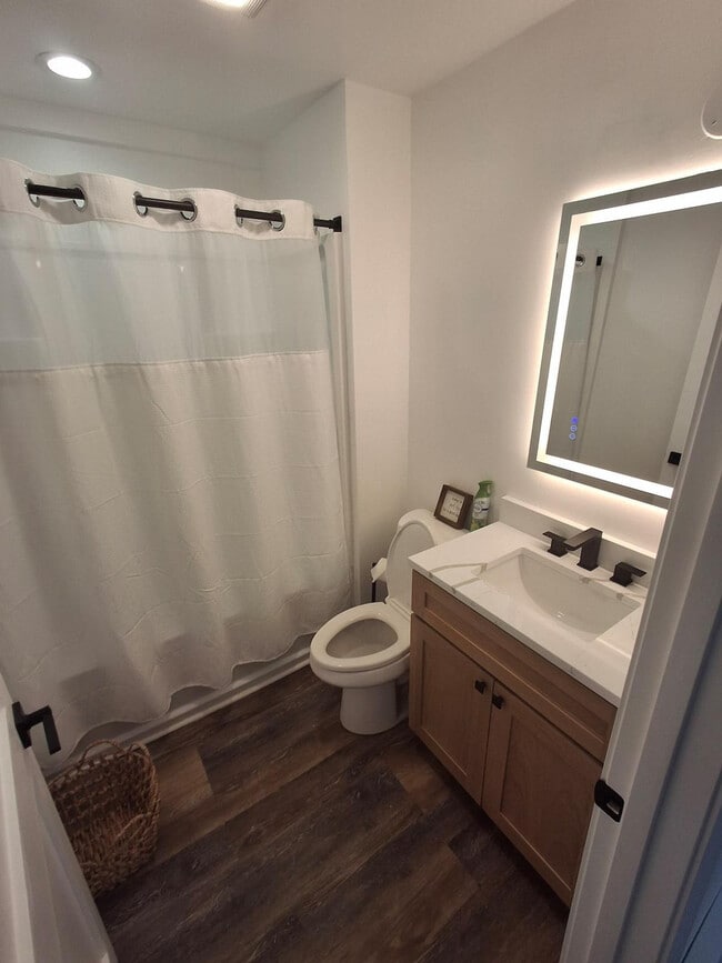 Building Photo - 23 Handy St