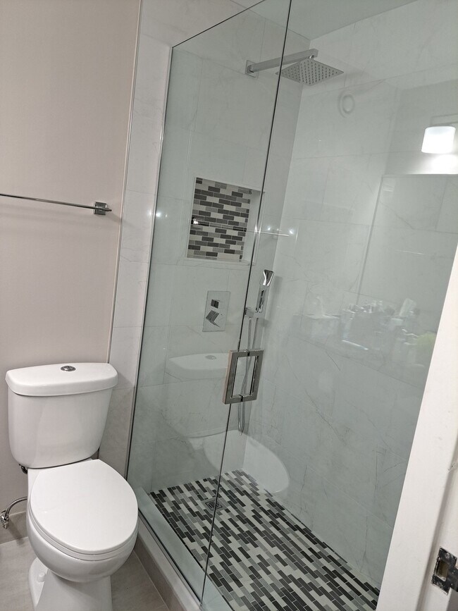 Building Photo - 30 E Huron St