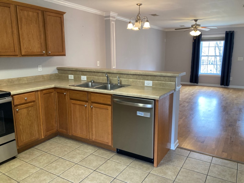 Building Photo - 2305 S Greenwood Dr