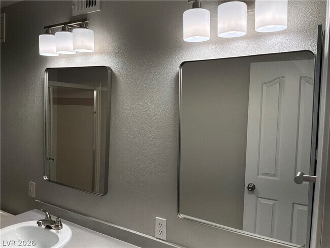 Building Photo - 2635 S Durango Dr