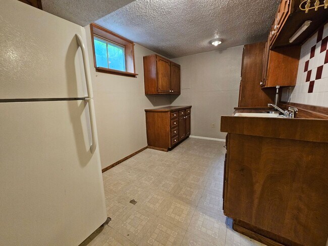 Building Photo - Virginia Village 4 Bed 3 Baths Large Yard Attached Garage Super Spacious!