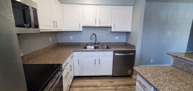 Building Photo - Bella Vita Beauty - New Upgrades & Resort-Style Amenities