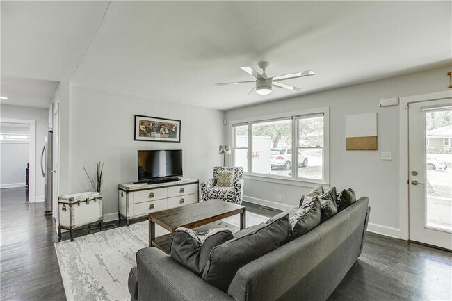 Building Photo - 1858 Longdale Dr