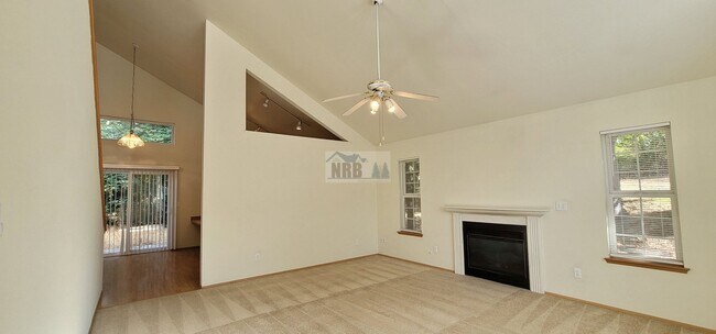 Building Photo - Cousino(8923/25)