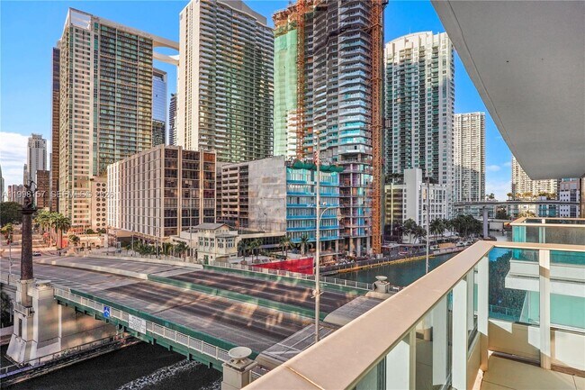 Building Photo - 200 Biscayne Blvd Way