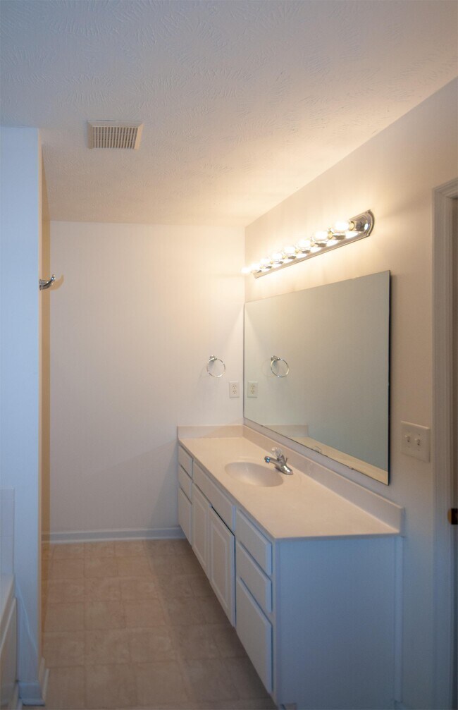 Building Photo - 115 Birdie Ct