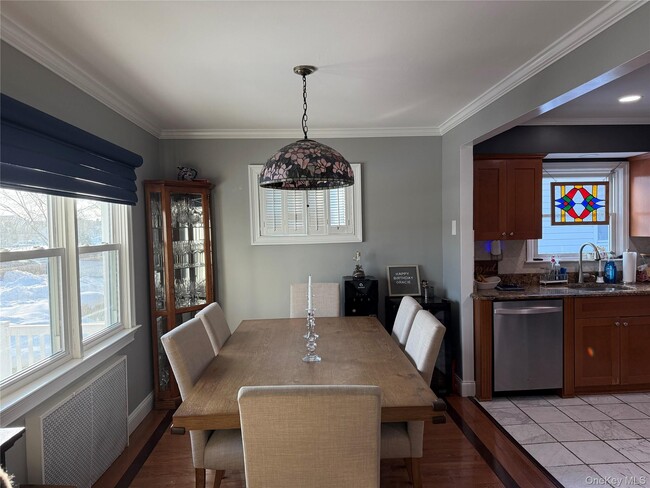 Building Photo - 433 W Park Ave