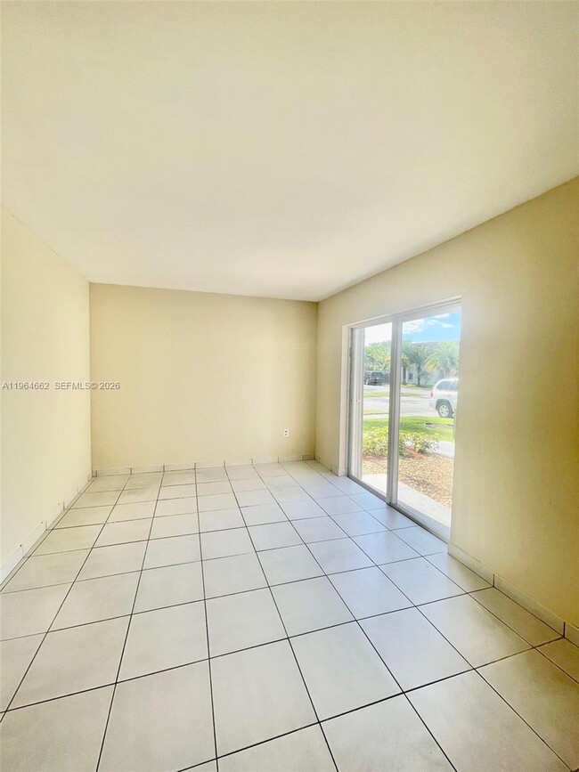 Building Photo - 922 NW 106th Ave Cir