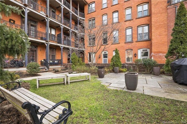 Building Photo - 1 Linden Pl