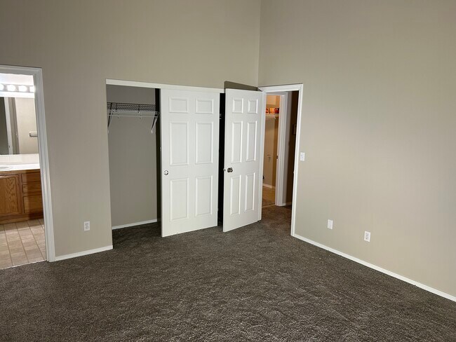 Building Photo - 1146 Elm St NW