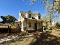 Building Photo - 718 Indianola Ave