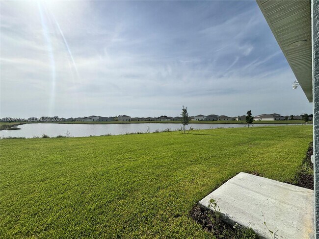 Building Photo - 11605 Savanna Lks Blvd