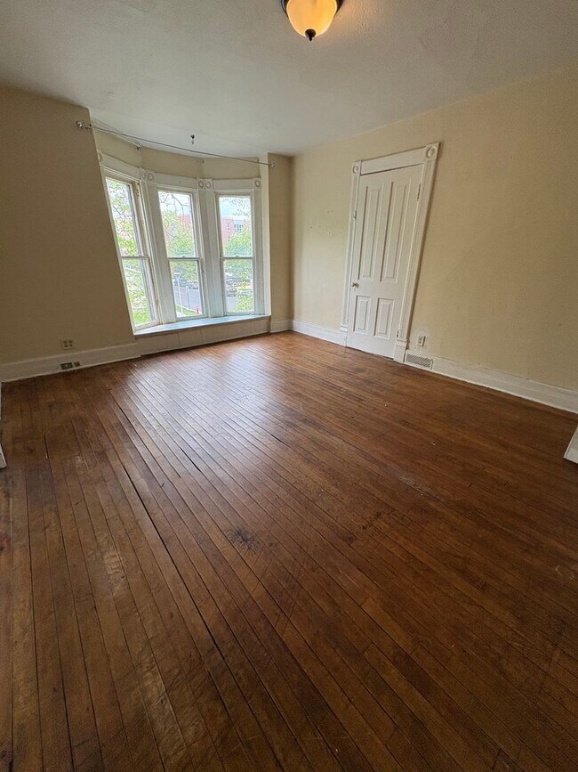 Building Photo - GB - 02 - Duplex