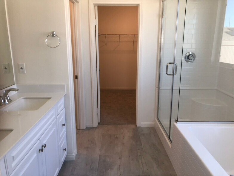 Building Photo - 19806 Barnfield Pl