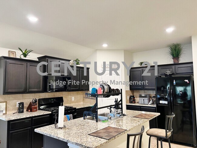 Building Photo - Well Maintained 3/2/2 in Crowley For Rent!