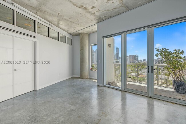 Building Photo - 10 SW South River Dr