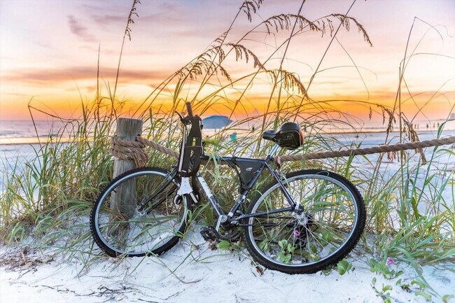 Building Photo - 6708 Sarasea Cir