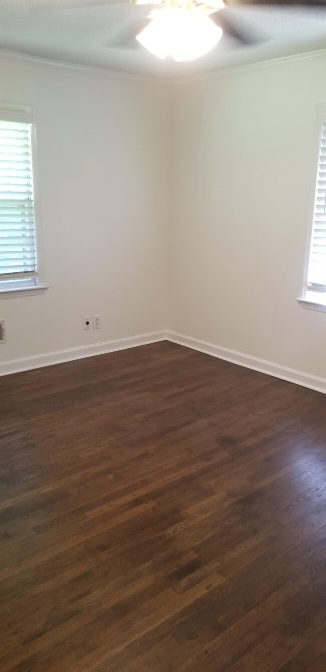 Building Photo - 1620 Riverside Dr