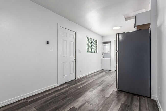Building Photo - $0 First month rent - Near Grand Canyon University!
