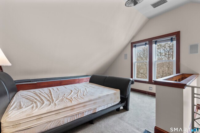 Building Photo - 105 Howe Ave